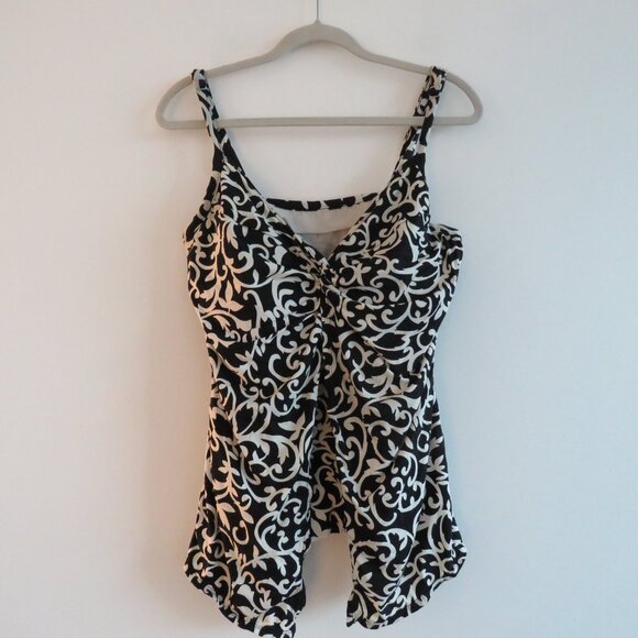 MIRACLESUIT Black and White Flyaway Swim Tankini in Love Scroll Knot - Size US 8 - Picture 2 of 13
